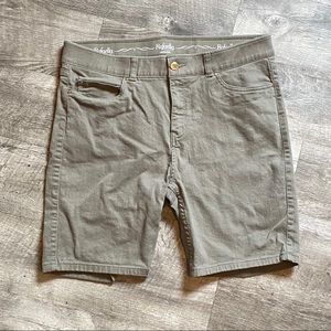 Rafaelle Weekend womens shorts 14